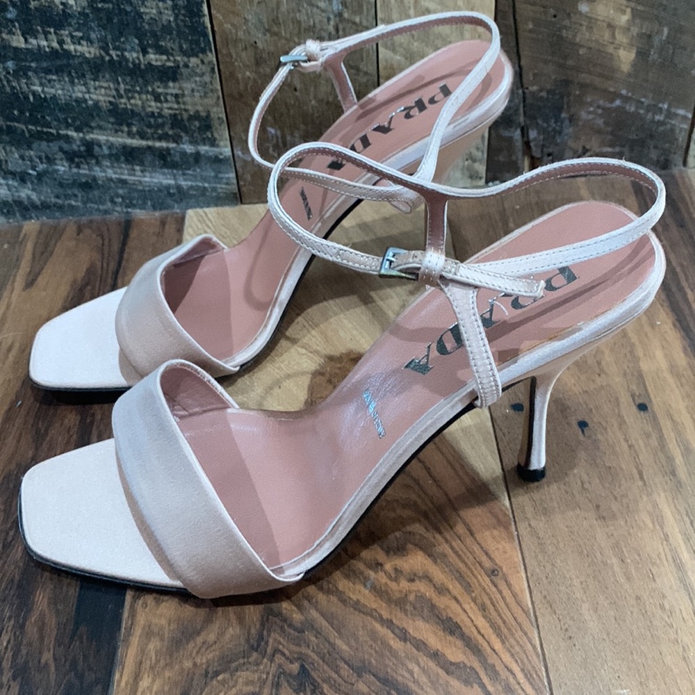 Prada satin heels - beautiful condition! - Picture 5 of 8